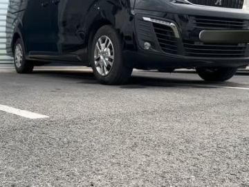 🚐 Voyagez ensemble, en toute simplicité !

Avec notre minibus 9 places, profitez d'un véhicule spacieux et confortable pour vos déplacements 🧳

Que ce soit...
